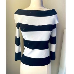 Scoop neck quarter sleeve top size XS